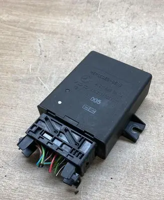Mercedes-Benz E W211 Air suspension control unit module (rear) 2115450432 410213006001