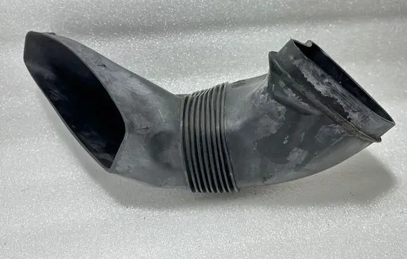 Audi A8 S8 D2 4D Air intake duct part 077129643E