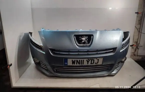Peugeot 5008 Front bumper