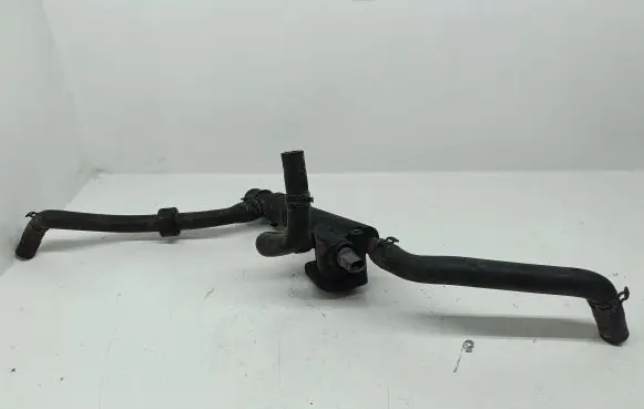 Volkswagen Touran I Engine coolant pipe/hose 038121132D