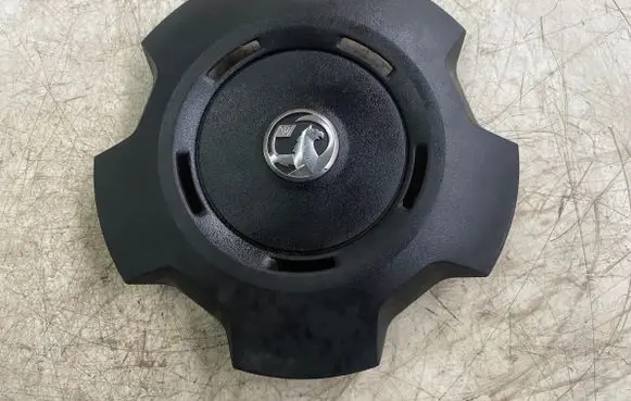Opel Vivaro R16 wheel hub/cap/trim 93866648