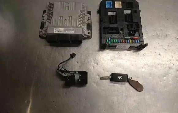 Peugeot 5008 Engine ECU kit and lock set 9663123380 281197595 9800268980