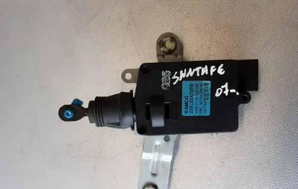 Hyundai Santa Fe Central locking motor 957502B000