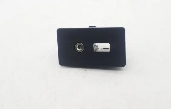 Ford Focus AUX in-socket connector DM5T19A164AA