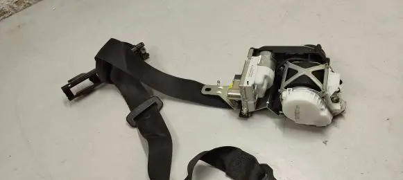 Mercedes-Benz GLS X166 Front seatbelt A1668601400