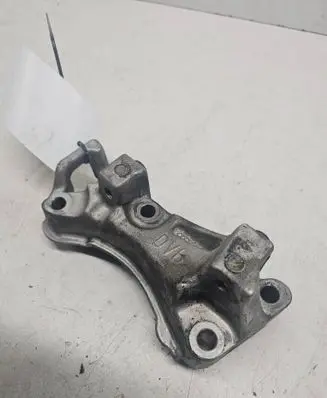 Engine mounting bracket