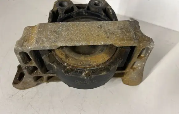 Volvo V50 Engine mount bracket 7M516F012YB 150501023