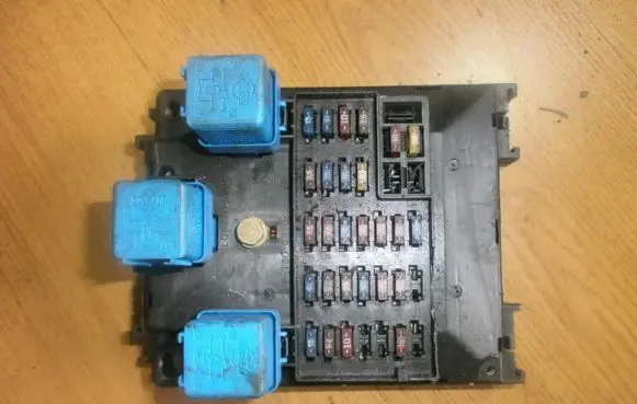 Nissan Primera Fuse box set