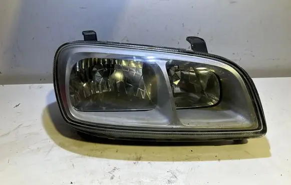 Toyota RAV 4 (XA10) Headlight/headlamp E13175 D0T0274