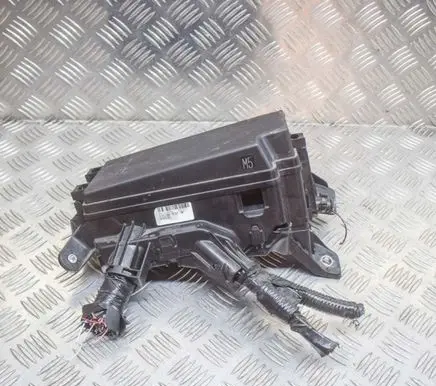 Toyota C-HR I Fuse box set 82111F4T10 82662F4020