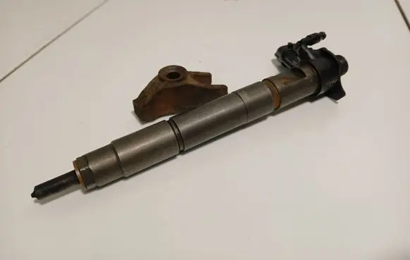 Chrysler Grand Voyager V Fuel injector 0445115067