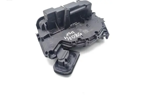 Volkswagen Polo VI Front door lock 5TC837015D A046465