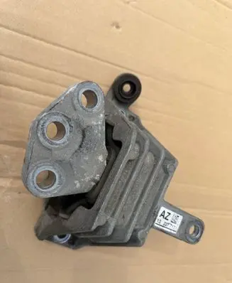 Opel Insignia A Engine mount bracket 13227717