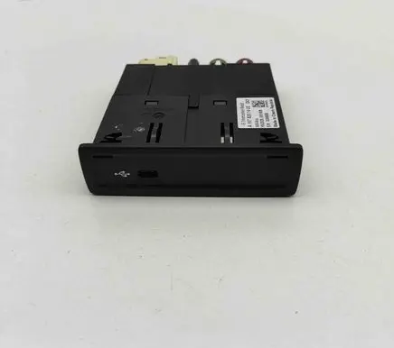 Mercedes-Benz GLE W167 USB socket connector A1678201402