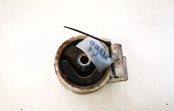 Volvo S40, V40 Engine mount bracket