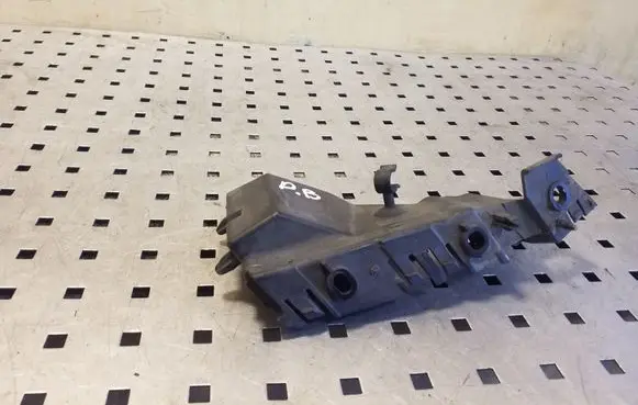 Front bumper mounting bracket