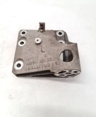 Engine mounting bracket