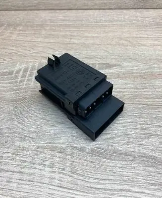 BMW 5 E39 Glow plug 2246473 72RB501 5296