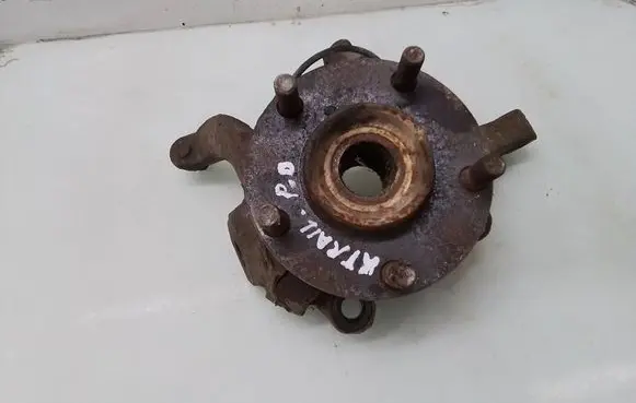 Nissan X-Trail T30 Front wheel hub