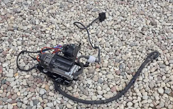 Audi Q7 4M Air suspension compressor/pump 4M0616005H 41540640102 10R056089