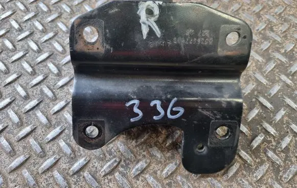 Engine mounting bracket
