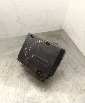 Volvo V70 ABS Pump 9496946 9496945