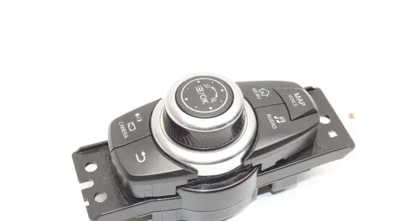 Infiniti Q30 Head unit multimedia control 5DA1D21E0657