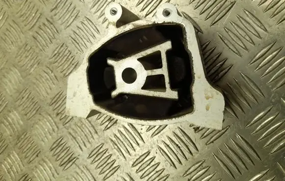 Land Rover Range Rover Evoque L551 Engine mount bracket L8D26P082BD