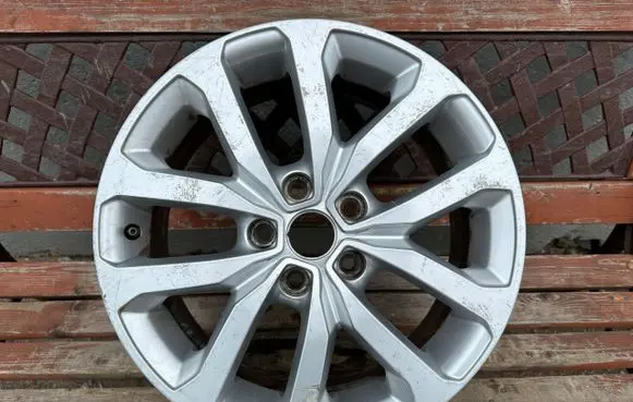 Renault Kadjar R17 alloy rim 
