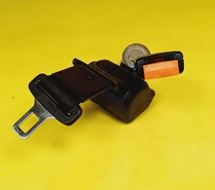 Middle seatbelt (rear)