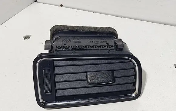 Volkswagen Jetta VI Dashboard side air vent grill/cover trim 5C6819704