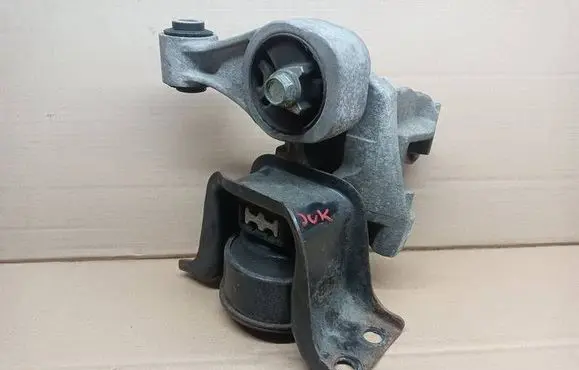 Engine mount bracket