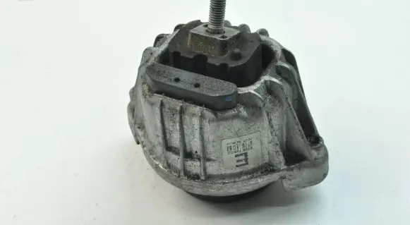 BMW 1 E81 E87 Engine mount bracket 6768799