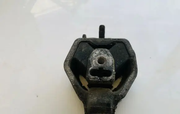 Audi A6 S6 C4 4A Engine mount bracket