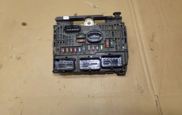 Peugeot 407 Fuse module 9656086180