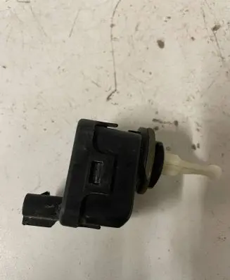 Mitsubishi Carisma Headlight level adjustment motor 007878