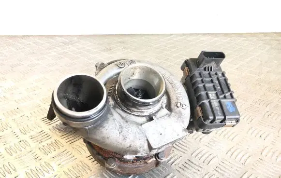 Mercedes-Benz E W212 Turbo A6420908380 1K0070402B