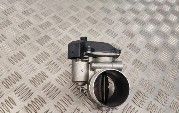 Volkswagen PASSAT B8 Throttle valve 03N128063B