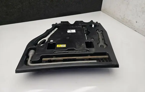 Mercedes-Benz Sprinter W907 W910 Tool set A9075460800