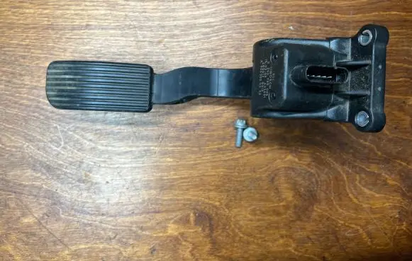 Mercedes-Benz Vito Viano W447 Accelerator throttle pedal A9063000304 0280755025 GS13Q018