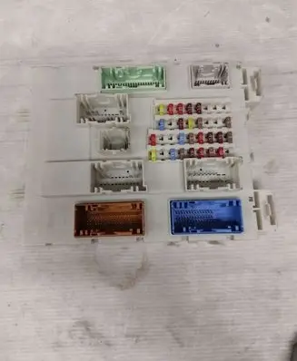Volvo V40 Fuse module 31453131