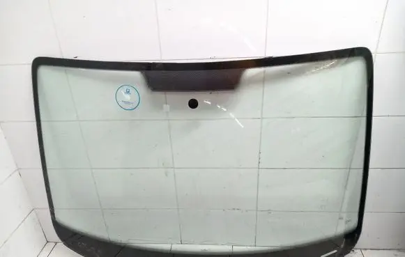 Volkswagen Caddy Front windscreen/windshield window 