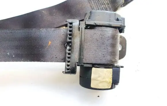 Middle seatbelt (rear)