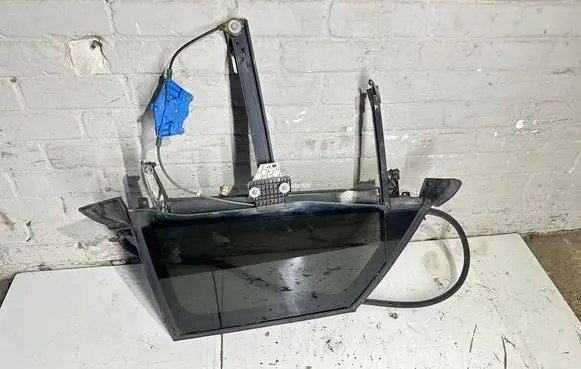 Audi A4 S4 B6 8E 8H Rear door window/glass frame 