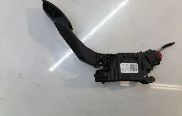 Volkswagen PASSAT B8 Accelerator throttle pedal 5Q2723503D 6PV018621