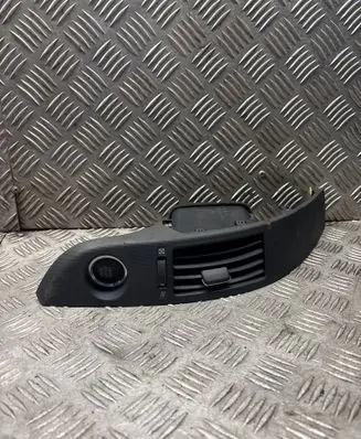 Toyota Corolla Verso AR10 Dash center air vent grill 5567064010