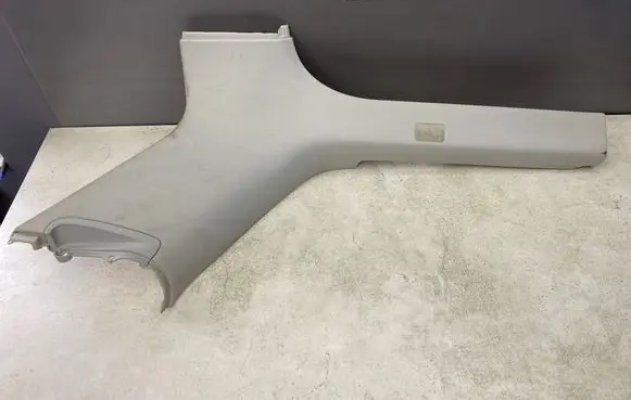 (D)pillar trim (top)