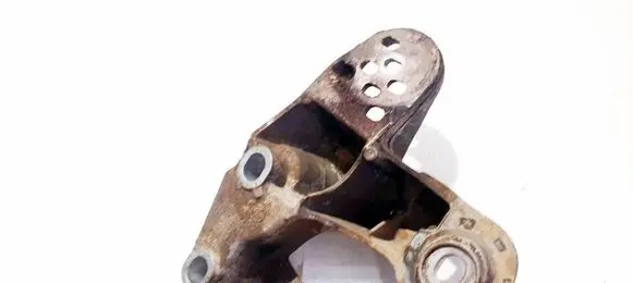 Volkswagen PASSAT B5.5 Engine mounting bracket 8e0199351