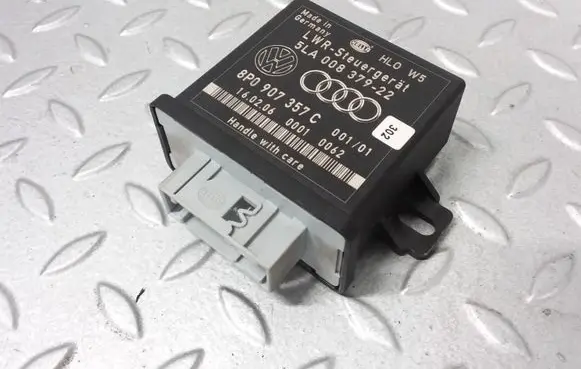 Audi A6 S6 C6 4F Light module LCM 8P0907357C 5LA008379