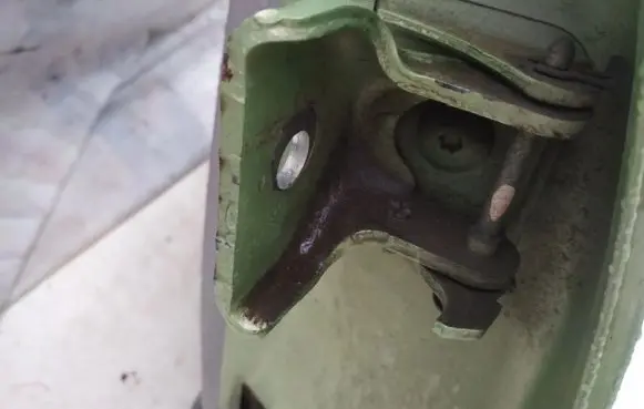 Citroen C3 Rear door lower hinge